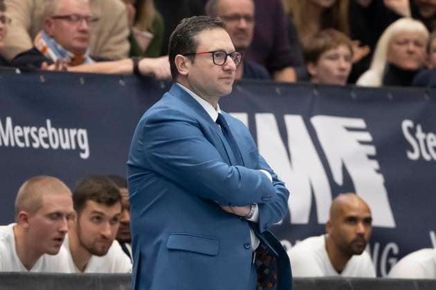 EasyCredit Basketball Bundesliga 2025 2026 Syntainics MBC vs MLP Academics Heidelberg Halle Saale, Germany November 22, 2025 In the picture Coach Marco Ramondino Weissenfels Weissenfels Stadthalle Weissenfels Saxony Anhalt Germany