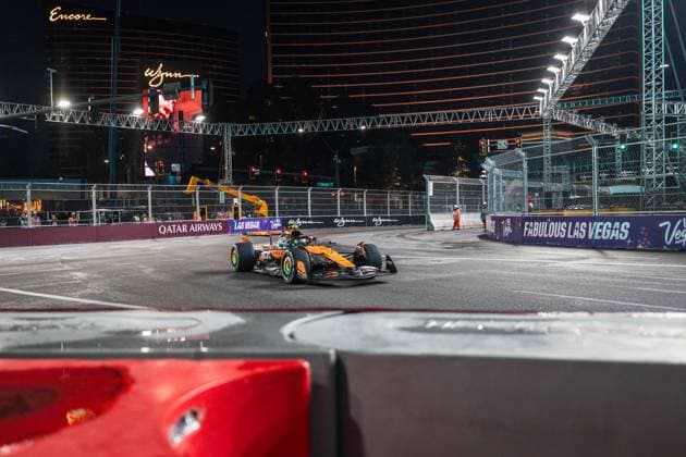 Formula 1 Heineken Las Vegas Grand Prix 2025 Thomas Cerato OVERTAKE MAXPPP - Las Vegas 22 11 2025 04 NORRIS Lando (gbr), McLaren F1 Team, action at the Formula 1 Heineken Las Vegas Grand Prix 2025, the 22nd round of the 2025 FIA Formula 1 World Championship, WM, Weltmeisterschaft held on the Las Vegas Strip Circuit in Las Vegas, Nevada, United States, from 19 to 22 November 2025. Las Vegas Las Vegas Strip Circuit United States  Copyright: xOVERTAKE MAXPPPxThomasxCeratox OVT202511225108 OVT202511225108