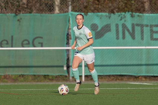 21 11 2025, Football, 2 Womens Bundesliga, 2025 2026, Matchday 11, SG 99 Andernach VfR Schwarz Weiss Warbeyen 1945 e V Zoe Brückel 22 Andernach during the match