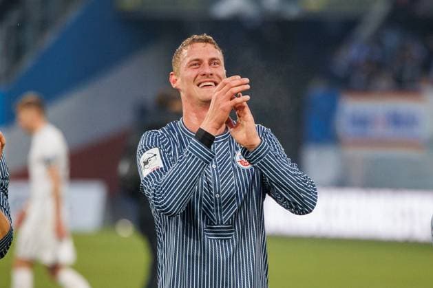 Victory celebration Emil Frost Holten Rostock GER, FC Hansa Rostock vs 1 FC Schweinfurth 05, Football, Men, 3 League, Matchday 15, Season 2025 2026, 22 11 2025 Rostock Ostseestadion Mecklenburg Vorpommern Germany