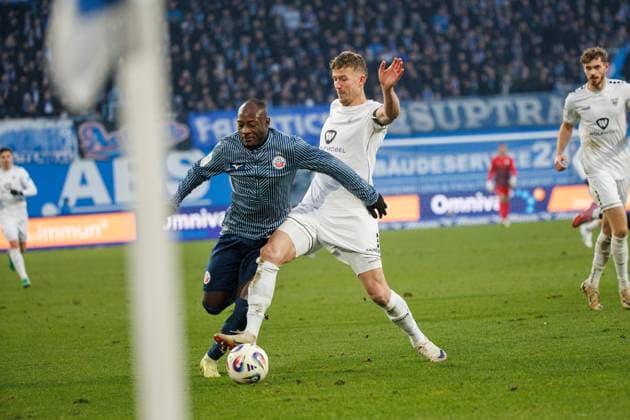 left Christian Kinsombi Rostock vs Thomas Meißner FCS GER, FC Hansa Rostock vs 1 FC Schweinfurth 05, Football, Men, 3 Liga, Matchday 15, Season 2025 2026, 22 11 2025 Rostock Ostseestadion Mecklenburg Vorpommern Germany