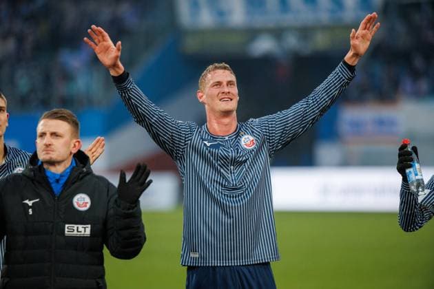 Victory celebration Emil Frost Holten Rostock GER, FC Hansa Rostock vs 1 FC Schweinfurth 05, Football, Men, 3 League, Matchday 15, Season 2025 2026, 22 11 2025 Rostock Ostseestadion Mecklenburg Vorpommern Germany