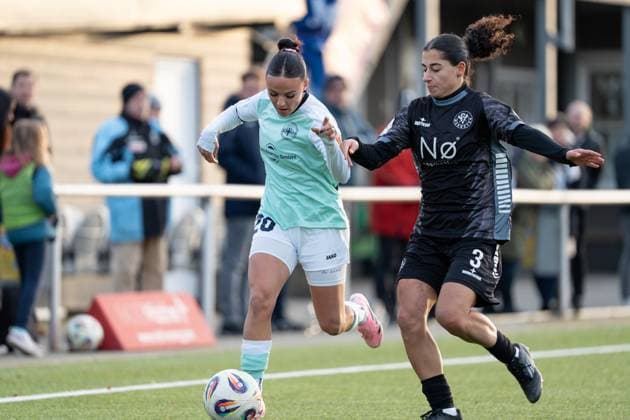 21 11 2025, Football, 2 Womens Bundesliga, 2025 2026, Matchday 11, SG 99 Andernach VfR Schwarz Weiss Warbeyen 1945 e V Rinesa Alija 20 Andernach in duel with Ebla Gouriye 3 Warbeyen