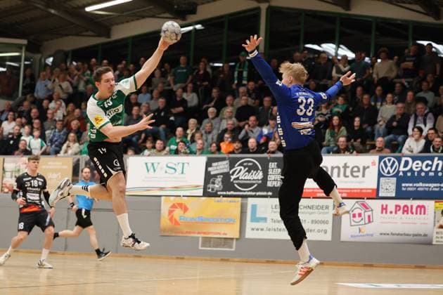 22 11 2025, Handball, Men, 3 League, Season South West, Season 2025 2026, HG Saarlouis TV Gelnhausen, Lars Weissgerber HG Saarlouis , Daniel Drozdz TV Gelnhausen Saarlouis Stadtgartenhalle Saarland Germany DEU Copyright: xSebastianxBachx