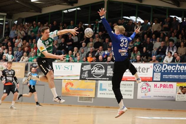 22 11 2025, Handball, Men, 3 League, Season South West, Season 2025 2026, HG Saarlouis TV Gelnhausen, Lars Weissgerber HG Saarlouis , Daniel Drozdz TV Gelnhausen Saarlouis Stadtgartenhalle Saarland Germany DEU Copyright: xSebastianxBachx