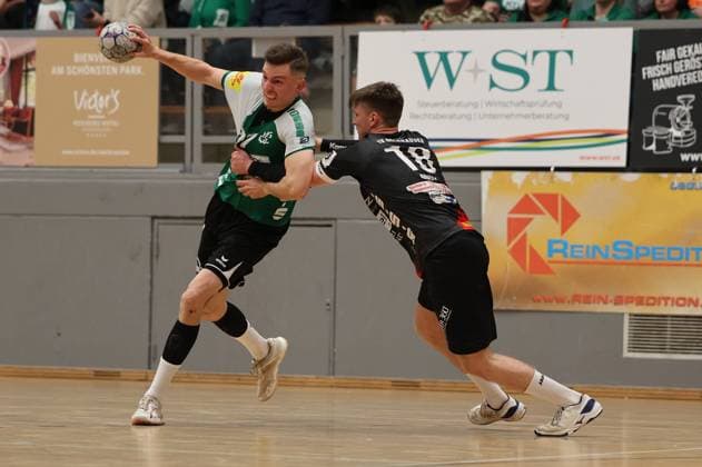 22 11 2025, Handball, Men, 3 League, Season South West, Season 2025 2026, HG Saarlouis TV Gelnhausen, Tom Paetow HG Saarlouis , Silas Altwein TV Gelnhausen Saarlouis Stadtgartenhalle Saarland Germany DEU Copyright: xSebastianxBachx
