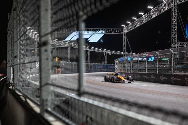 Formula 1 Heineken Las Vegas Grand Prix 2025 Thomas Cerato OVERTAKE MAXPPP - Las Vegas 22 11 2025 04 NORRIS Lando (gbr), McLaren F1 Team, action at the Formula 1 Heineken Las Vegas Grand Prix 2025, the 22nd round of the 2025 FIA Formula 1 World Championship, WM, Weltmeisterschaft held on the Las Vegas Strip Circuit in Las Vegas, Nevada, United States, from 19 to 22 November 2025. Las Vegas Las Vegas Strip Circuit United States  Copyright: xOVERTAKE MAXPPPxThomasxCeratox OVT202511225148 OVT202511225148