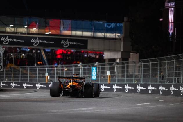 Formula 1 Heineken Las Vegas Grand Prix 2025 Thomas Cerato OVERTAKE MAXPPP - Las Vegas 22 11 2025 81 PIASTRI Oscar (aus), McLaren F1 Team, action at the Formula 1 Heineken Las Vegas Grand Prix 2025, the 22nd round of the 2025 FIA Formula 1 World Championship, WM, Weltmeisterschaft held on the Las Vegas Strip Circuit in Las Vegas, Nevada, United States, from 19 to 22 November 2025. Las Vegas Las Vegas Strip Circuit United States  Copyright: xOVERTAKE MAXPPPxThomasxCeratox OVT202511225160 OVT202511225160
