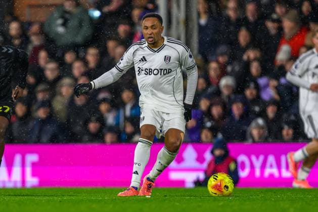 Fulham v Sunderland Premier League 22 11 2025. Fulham defender Kenny Tete (2) on the ball during the Premier League match between Fulham and Sunderland at Craven Cottage, London, England on 22 November 2025. London Craven Cottage Greater London England Editorial use only DataCo restrictions apply See www.football-dataco.com , Copyright: xSimonxTraylenx PSI-23246-0066