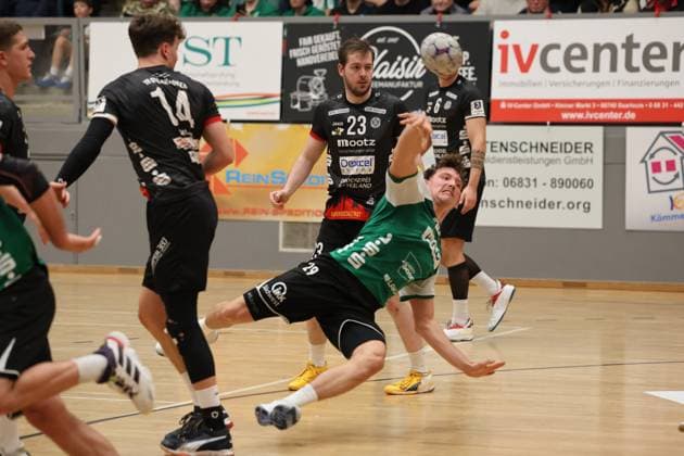 22 11 2025, Handball, Men, 3 Liga, Staffel Süd West, Season 2025 2026, HG Saarlouis TV Gelnhausen, Joshua Reitz HG Saarlouis Saarlouis Stadtgartenhalle Saarland Germany DEU Copyright: xSebastianxBachx