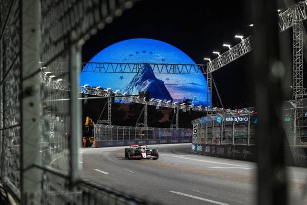 Formula 1 Heineken Las Vegas Grand Prix 2025 Thomas Cerato OVERTAKE MAXPPP - Las Vegas 22 11 2025 87 BEARMAN Oliver (gbr), MoneyGram Haas F1 Team, action at the Formula 1 Heineken Las Vegas Grand Prix 2025, the 22nd round of the 2025 FIA Formula 1 World Championship, WM, Weltmeisterschaft held on the Las Vegas Strip Circuit in Las Vegas, Nevada, United States, from 19 to 22 November 2025. Las Vegas Las Vegas Strip Circuit United States  Copyright: xOVERTAKE MAXPPPxThomasxCeratox OVT202511225172 OVT202511225172