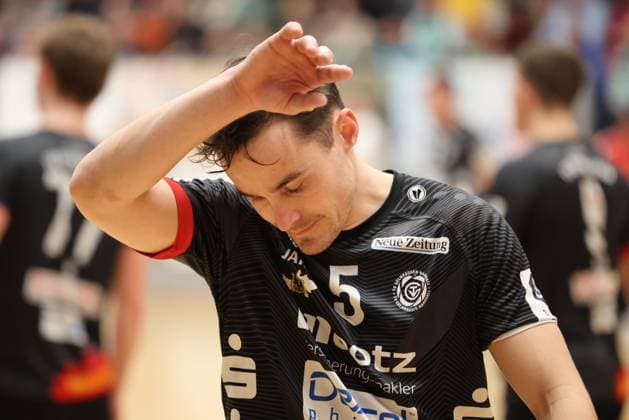 22 11 2025, Handball, Men, 3 Liga, Staffel Süd West, Season 2025 2026, HG Saarlouis TV Gelnhausen, Yannik Mocken TV Gelnhausen disappointed Saarlouis Stadtgartenhalle Saarland Germany DEU Copyright: xSebastianxBachx