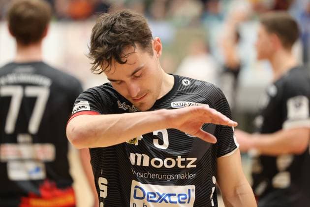 22 11 2025, Handball, Men, 3 Liga, Staffel Süd West, Season 2025 2026, HG Saarlouis TV Gelnhausen, Yannik Mocken TV Gelnhausen disappointed Saarlouis Stadtgartenhalle Saarland Germany DEU Copyright: xSebastianxBachx