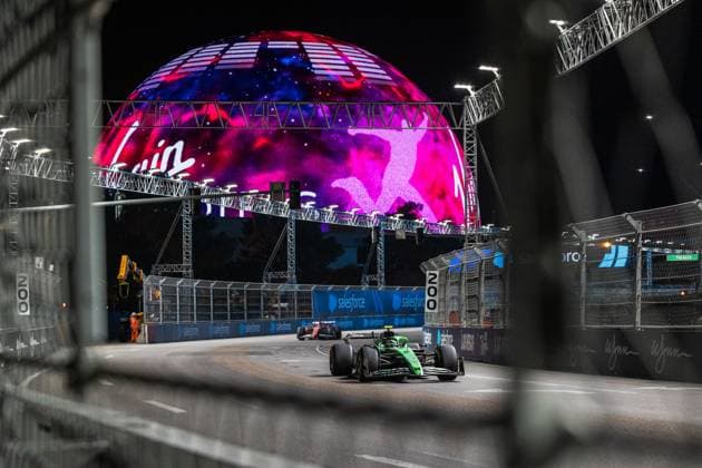 Formula 1 Heineken Las Vegas Grand Prix 2025 Thomas Cerato OVERTAKE MAXPPP - Las Vegas 22 11 2025 05 BORTOLETO Gabriel (bra), Stake F1 Team KICK Sauber, action & 16 LECLERC Charles (mon), Scuderia Ferrari HP, action at the Formula 1 Heineken Las Vegas Grand Prix 2025, the 22nd round of the 2025 FIA Formula 1 World Championship, WM, Weltmeisterschaft held on the Las Vegas Strip Circuit in Las Vegas, Nevada, United States, from 19 to 22 November 2025. Las Vegas Las Vegas Strip Circuit United States  Copyright: xOVERTAKE MAXPPPxThomasxCeratox OVT202511225174 OVT202511225174