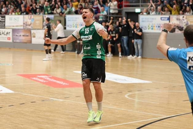 22 11 2025, Handball, Men, 3 Liga, Staffel Süd West, Season 2025 2026, HG Saarlouis TV Gelnhausen, Yves Kunkel HG Saarlouis jubelt Saarlouis Stadtgartenhalle Saarland Germany DEU Copyright: xSebastianxBachx