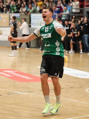 22 11 2025, Handball, Men, 3 Liga, Staffel Süd West, Season 2025 2026, HG Saarlouis TV Gelnhausen, Yves Kunkel HG Saarlouis jubelt Saarlouis Stadtgartenhalle Saarland Germany DEU Copyright: xSebastianxBachx