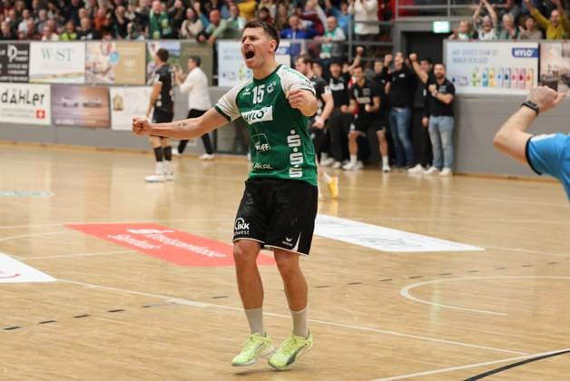 22 11 2025, Handball, Men, 3 Liga, Staffel Süd West, Season 2025 2026, HG Saarlouis TV Gelnhausen, Yves Kunkel HG Saarlouis jubelt Saarlouis Stadtgartenhalle Saarland Germany DEU Copyright: xSebastianxBachx