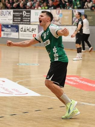 22 11 2025, Handball, Men, 3 Liga, Staffel Süd West, Season 2025 2026, HG Saarlouis TV Gelnhausen, Yves Kunkel HG Saarlouis jubelt Saarlouis Stadtgartenhalle Saarland Germany DEU Copyright: xSebastianxBachx