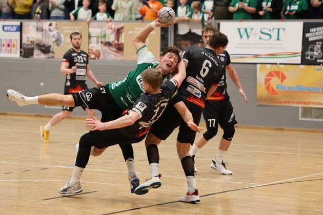 22 11 2025, Handball, Men, 3 League, Season South West, Season 2025 2026, HG Saarlouis TV Gelnhausen, Joshua Reitz HG Saarlouis , Fynn Hilb TV Gelnhausen Saarlouis Stadtgartenhalle Saarland Germany DEU Copyright: xSebastianxBachx
