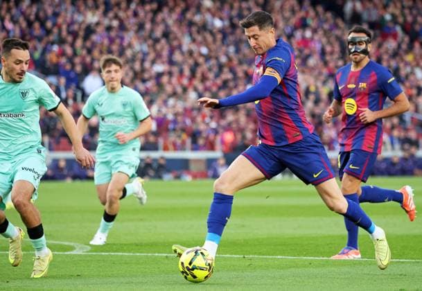 FC Barcelona, Barca v Athletic Club - LaLiga EA Sports Robert Lewandowski plays during the match between FC Barcelona and Athletic Club, corresponding to week 13 of LaLiga EA Sports, at the Spotify Camp Nou, in Barcelona, Spain, on November 22, 2025. Barcelona Barcelona Spain  Copyright: xUrbanandsportx originalFilename:urbanandsport-fcbarcel251122_npZ2e.jpg