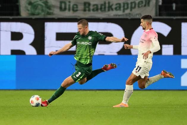 VfL vs Leverkusen, 1 BL Wolfsburg, 22 11 2025, FOOTBALL VfL Wolfsburg vs Bayer 04 Leverkusen, 1 BL, Season 2025 26 Denis Vavro VfL Wolfsburg , Martin Terrier Bayer 04 Leverkusen Wolfsburg