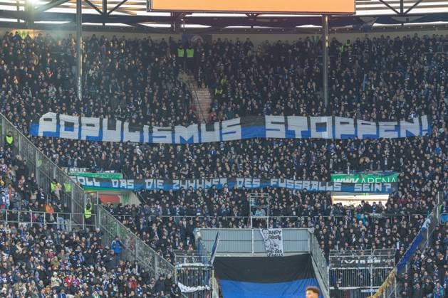 Ultras of Hamburger SV with banner Populismus stoppen, FC Augsburg vs Hamburger SV, Fußball, 1 Bundesliga, 11 Spieltag, 22 11 2025 DFB regulations prohibit any use of photographs as image sequences and or quasi video Augsburg Bayern Germany Copyright: xkolbert-press PeterxFastlx