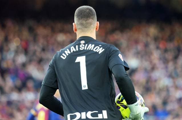 FC Barcelona, Barca v Athletic Club - LaLiga EA Sports Unai Simon plays during the match between FC Barcelona and Athletic Club, corresponding to week 13 of LaLiga EA Sports, at the Spotify Camp Nou, in Barcelona, Spain, on November 22, 2025. Barcelona Barcelona Spain  Copyright: xUrbanandsportx originalFilename:urbanandsport-fcbarcel251122_npDnV.jpg