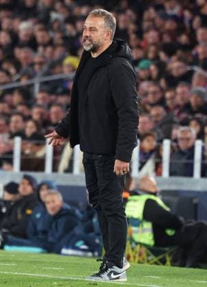 FC Barcelona, Barca v Athletic Club - LaLiga EA Sports Hansi Flick coaches during the match between FC Barcelona and Athletic Club, corresponding to week 13 of LaLiga EA Sports, played at the Spotify Camp Nou, in Barcelona, Spain, on November 22, 2025. Barcelona Barcelona Spain  Copyright: xUrbanandsportx originalFilename:urbanandsport-fcbarcel251122_np7h2.jpg