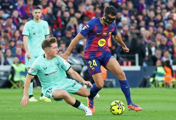 FC Barcelona, Barca v Athletic Club - LaLiga EA Sports Eric Garcia and Mikel Jauregizar play during the match between FC Barcelona and Athletic Club, corresponding to week 13 of LaLiga EA Sports, at the Spotify Camp Nou, in Barcelona, Spain, on November 22, 2025. Barcelona Barcelona Spain  Copyright: xUrbanandsportx originalFilename:urbanandsport-fcbarcel251122_npFVw.jpg