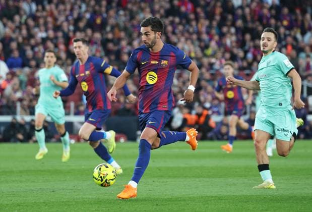 FC Barcelona, Barca v Athletic Club - LaLiga EA Sports Ferran Torres plays during the match between FC Barcelona and Athletic Club, corresponding to week 13 of LaLiga EA Sports, at the Spotify Camp Nou, in Barcelona, Spain, on November 22, 2025. Barcelona Barcelona Spain  Copyright: xUrbanandsportx originalFilename:urbanandsport-fcbarcel251122_npGXn.jpg
