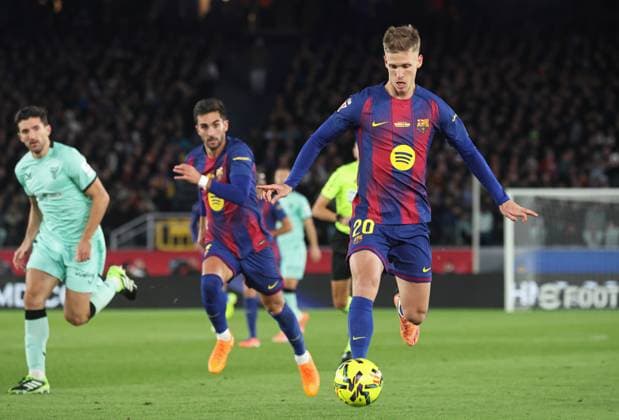 FC Barcelona, Barca v Athletic Club - LaLiga EA Sports Dani Olmo plays during the match between FC Barcelona and Athletic Club, corresponding to week 13 of LaLiga EA Sports, at the Spotify Camp Nou in Barcelona, Spain, on November 22, 2025. Barcelona Barcelona Spain  Copyright: xUrbanandsportx originalFilename:urbanandsport-fcbarcel251122_npLEx.jpg