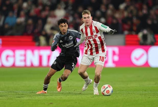 22 11 2025, Football Bundesliga, 1 FC Köln Eintracht Frankfurt, v l , Nathaniel Brown Eintracht Frankfurt , Isak Johannesson 1 FC Köln DFL DFB REGULATIONS PROHIBIT ANY USE OF PHOTOGRAPHS AS IMAGE SEQUENCES AND OR QUASI VIDEO xdcx Copyright: HMBxMedia Claus