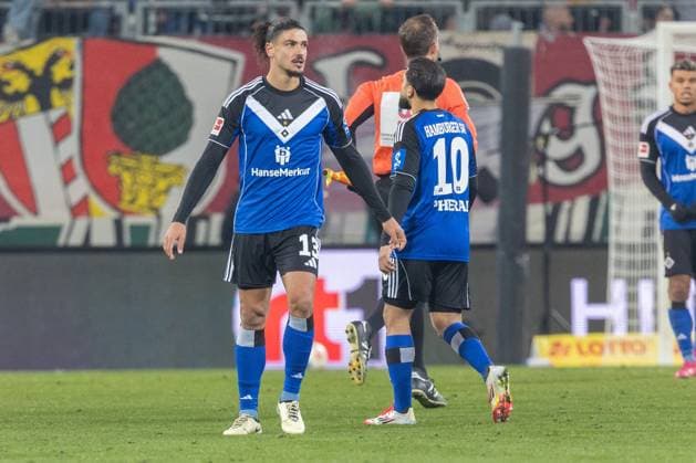 Gui Ramos Hamburger SV schaut enttaeuscht, FC Augsburg vs Hamburger SV, Fußball, 1 Bundesliga, 11 Spieltag, 22 11 2025 DFB regulations prohibit any use of photographs as image sequences and or quasi video Augsburg Bayern Germany Copyright: xkolbert-press PeterxFastlx