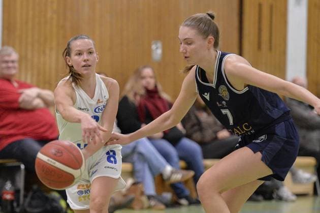 2 Basketball Bundesliga, Women New Basket Oberhausen vs Hürther BC FOR EDITORIAL PURPOSES ONLY p Maia Voigt, right, in the fight against Wilke Lily, left, on Saturday, 22 11 2025, in the game New Basket Oberhausen against Hürther BC in the Halle Ost in Oberhausen New Basket Oberhausen, white jerseys, plays against Hürther BC, blue jerseys, in the Womens 2 Basketball Bundesliga, season 2025 2026 Germany NRW Oberhausen Copyright OleksandrxVoskresenskyi Copyright: OleksandrxVoskresenskyi doc83dneo4a7qehd7stcku ,EDITORIAL USE ONLY Copyright: OleksandrxVoskresenskyi