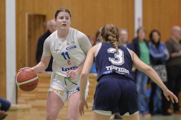 2 Basketball Bundesliga, Women New Basket Oberhausen vs Hürther BC FOR EDITORIAL PURPOSES ONLY p Sophia Trefzger, right, in the fight against Delia Moore, left, on Saturday, 22 11 2025, in the game New Basket Oberhausen against Hürther BC in the Halle Ost in Oberhausen New Basket Oberhausen, white jerseys, plays against Hürther BC, blue jerseys, in the Womens 2 Basketball Bundesliga, season 2025 2026 Germany NRW Oberhausen Copyright OleksandrxVoskresenskyi Copyright: OleksandrxVoskresenskyi doc83dneofhsli1dzb37j3i ,EDITORIAL USE ONLY Copyright: OleksandrxVoskresenskyi