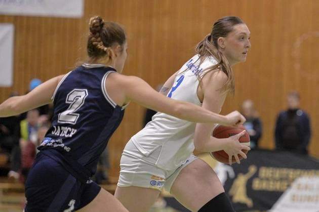 2 Basketball Bundesliga, Women New Basket Oberhausen vs Hürther BC FOR EDITORIAL PURPOSES ONLY p Lina Lieckfeld, right, in the fight against Lena Susann Jatsch, left, on Saturday, 22 11 2025, in the game New Basket Oberhausen against Hürther BC at Halle Ost in Oberhausen New Basket Oberhausen, white jerseys, plays against Hürther BC, blue jerseys, in the Womens 2 Basketball Bundesliga, season 2025 2026 Germany NRW Oberhausen Copyright OleksandrxVoskresenskyi Copyright: OleksandrxVoskresenskyi doc83dneogh5it1gcvvv9sq ,EDITORIAL USE ONLY Copyright: OleksandrxVoskresenskyi