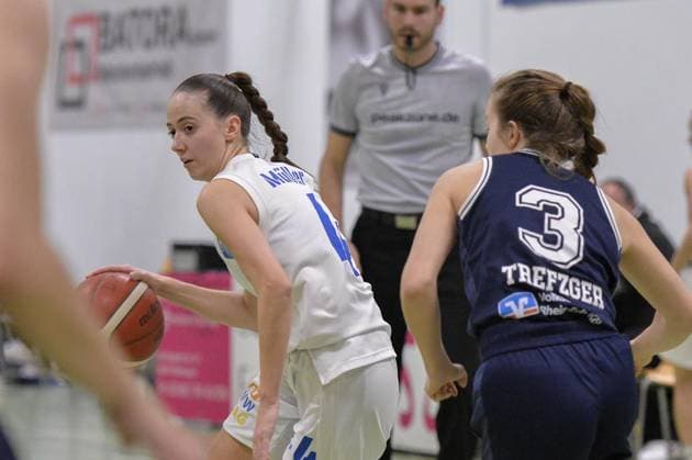 2 Basketball Bundesliga, Women New Basket Oberhausen vs Hürther BC FOR EDITORIAL PURPOSES ONLY p Sophia Trefzger, right, in the fight against Jarla Müller, left, on Saturday, 22 11 2025, in the game New Basket Oberhausen against Hürther BC in the Halle Ost in Oberhausen New Basket Oberhausen, white jerseys, plays against Hürther BC, blue jerseys, in the Womens 2 Basketball Bundesliga, season 2025 2026 Germany NRW Oberhausen Copyright OleksandrxVoskresenskyi Copyright: OleksandrxVoskresenskyi doc83dneouz6aaqj09zdqd ,EDITORIAL USE ONLY Copyright: OleksandrxVoskresenskyi