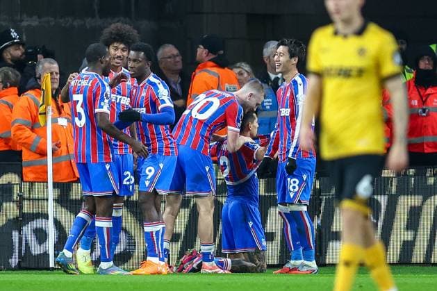 Wolverhampton Wanderers v Crystal Palace - Premier League Daniel Munoz of Crystal Palace celebrates the goal on his knees with teammates during the Premier League match between Wolverhampton Wanderers and Crystal Palace at Molineux in Wolverhampton, England, on November 22, 2025. Wolverhampton West Midlands United Kingdom  Copyright: xMIxNewsx originalFilename:fletcher-wolverha251122_npTgV.jpg