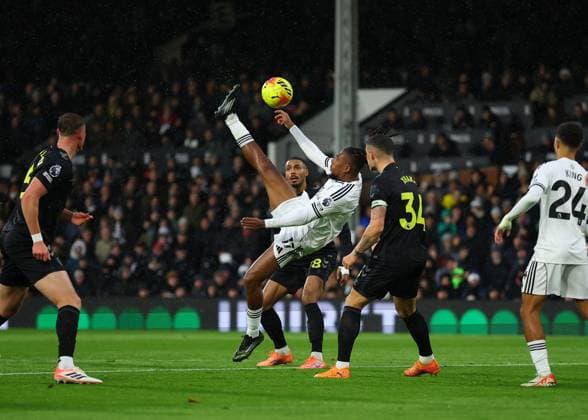 22nd November 2025; Craven Cottage, Fulham, London, England; Premier League Football, Fulham versus Sunderland; Alex Iwobi of Fulham with a bicycle kick effort on goal  JohnxPatrickxFletcher