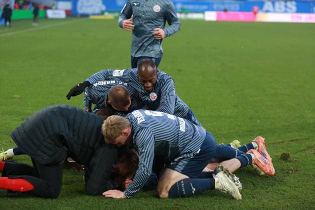 Soccer I Men I Season 2025 26 I 3 Liga I 15 Matchday I F C Hansa Rostock 1 FC Schweinfurt I 22 11 2025 Crowd cheering after the 1 0 Rostock Ostseestadion Mecklenburg Vorpommern Germany Copyright: xLobeca AndreasxKnothex