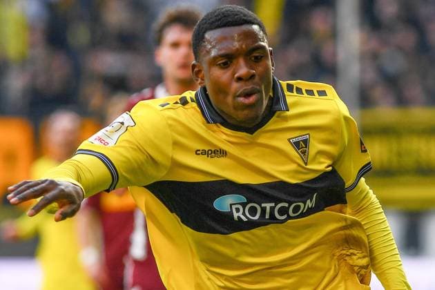 Emmanuel Chinedu Elekwa Alemannia Aachen, 14 , Portrait, Portrait, 22 11 2025, Aachen Germany , Football, 3 Liga, TSV Alemannia Aachen Jahn Regensburg, Football, 3 Liga, TSV Alemannia Aachen Jahn Regensburg, DFB DFL REGULATIONS PROHIBIT ANY USE OF PHOTOGRAPHS AS IMAGE SEQUENCES AND OR QUASI VIDEO xmhx