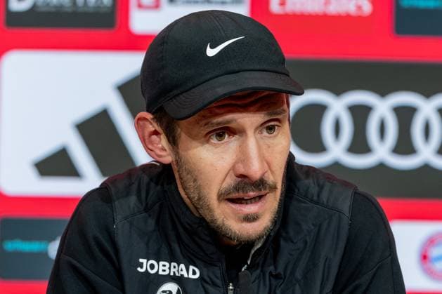 Julian Schuster Head Coach, SC Freiburg at the post-match press conference Portrait Portraet GER, FC Bayern Muenchen vs SC Freiburg, Football, Bundesliga, Matchday 11, Season 2025 2026, 22 11 2025 DFL DFB REGULATIONS PROHIBIT ANY USE OF PHOTOGRAPHS as IMAGE SEQUENCES and or QUASI VIDEO GER, FC Bayern Muenchen vs SC Freiburg, Football, Bundesliga, Matchday 11, Season 2025 2026, 22 11 2025 Muenchen Copyright: xEibner-Pressefoto HeikexFeinerx EP_HFR