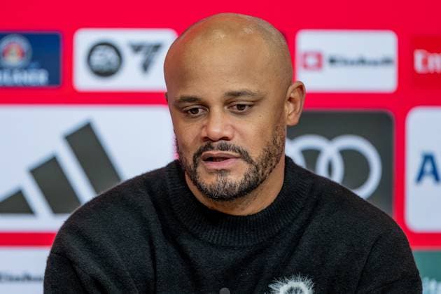 Vincent Kompany Head Coach, FC Bayern Muenchen at the post-match press conference Portrait Portraet GER, FC Bayern Muenchen vs SC Freiburg, Football, Bundesliga, Matchday 11, Season 2025 2026, 22 11 2025 DFL DFB REGULATIONS PROHIBIT ANY USE OF PHOTOGRAPHS as IMAGE SEQUENCES and or QUASI VIDEO GER, FC Bayern Muenchen vs SC Freiburg, Football, Bundesliga, Matchday 11, Season 2025 2026, 22 11 2025 Muenchen Copyright: xEibner-Pressefoto HeikexFeinerx EP_HFR