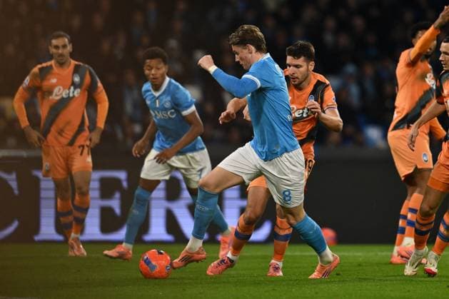 CALCIO - Serie A - SSC Napoli vs Atalanta BC Scott McTominay of S.S.C. Napoli is in action during the 12th day of the Serie A Championship between S.S.C. Napoli and Atalanta B.C at the Diego Armando Maradona Stadium on November 22, 2025 in Naples, Italy. Naples Italy  Copyright: xIPAxSport ABACAx