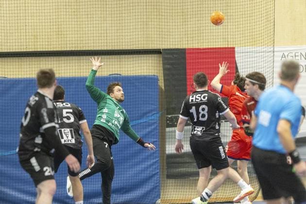 Handball Oberliga HSG Hattingen Sprockhövel vs HSG Herdecke Ende FOR EDITORIAL PURPOSES ONLY p Oberliga 77 Felix Botte HSG Hattingen Sprockhövel vs HSG Herdecke Ende, on 22 11 2025,in HattingenKreissporthalle HAT Germany NRW Hattingen Copyright SebastianxSternemann Copyright: SebastianxSternemann doc83dnmm8cl9e1110erj3i ,EDITORIAL USE ONLY Copyright: SebastianxSternemann