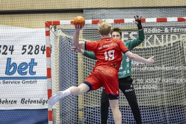 Handball Oberliga HSG Hattingen Sprockhövel vs HSG Herdecke Ende FOR EDITORIAL PURPOSES ONLY p Oberliga 77 Felix Botte HSG Hattingen Sprockhövel vs 19 Gero Neuhoff HSG Herdecke Ende, on 22 11 2025,in HattingenKreissporthalle HAT Germany NRW Hattingen Copyright SebastianxSternemann Copyright: SebastianxSternemann doc83dnmmci0b7ohlb13kq ,EDITORIAL USE ONLY Copyright: SebastianxSternemann