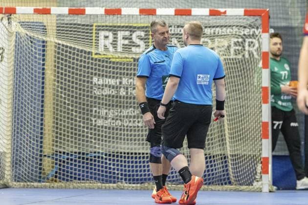 Handball Oberliga HSG Hattingen Sprockhövel vs HSG Herdecke Ende FOR EDITORIAL PURPOSES ONLY p Referee Oberliga HSG Hattingen Sprockhövel vs HSG Herdecke Ende, on 22 11 2025,in HattingenKreissporthalle HAT Germany NRW Hattingen Copyright SebastianxSternemann Copyright: SebastianxSternemann doc83dnmmcqeb55ilo55o6 ,EDITORIAL USE ONLY Copyright: SebastianxSternemann
