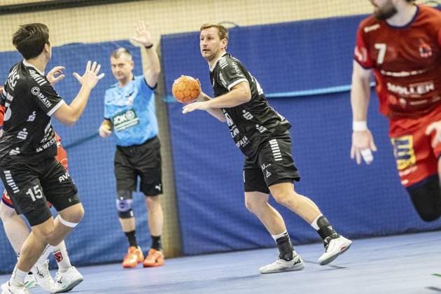 Handball Oberliga HSG Hattingen Sprockhövel vs HSG Herdecke Ende FOR EDITORIAL PURPOSES ONLY p Oberliga 21 Linus Grossmann HSG Hattingen Sprockhövel vs HSG Herdecke Ende, on 22 11 2025,in HattingenKreissporthalle HAT Germany NRW Hattingen Copyright SebastianxSternemann Copyright: SebastianxSternemann doc83dnmmkhd54gwylh2k2 ,EDITORIAL USE ONLY Copyright: SebastianxSternemann
