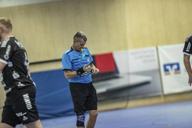 Handball Oberliga HSG Hattingen Sprockhövel vs HSG Herdecke Ende FOR EDITORIAL PURPOSES ONLY p Trainer 9Oberliga HSG Hattingen Sprockhövel vs HSG Herdecke Ende, on 22 11 2025,in HattingenKreissporthalle HAT Germany NRW Hattingen Copyright SebastianxSternemann Copyright: SebastianxSternemann doc83dnmoqcdqt83a9a3kq ,EDITORIAL USE ONLY Copyright: SebastianxSternemann