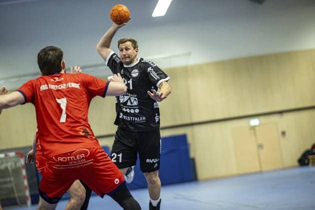 Handball Oberliga HSG Hattingen Sprockhövel vs HSG Herdecke Ende FOR EDITORIAL PURPOSES ONLY p Oberliga 21 Linus GrossmannHSG Hattingen Sprockhövel vs HSG Herdecke Ende, on 22 11 2025,in HattingenKreissporthalle HAT Germany NRW Hattingen Copyright SebastianxSternemann Copyright: SebastianxSternemann doc83dnmpexjxy17nr5ge4g ,EDITORIAL USE ONLY Copyright: SebastianxSternemann